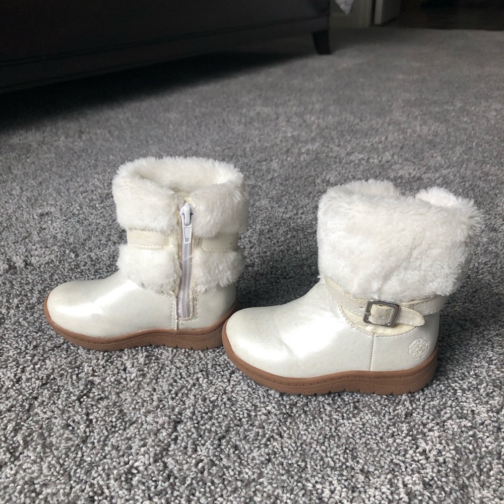 OshKosh B’gosh Faux Fur white Boots